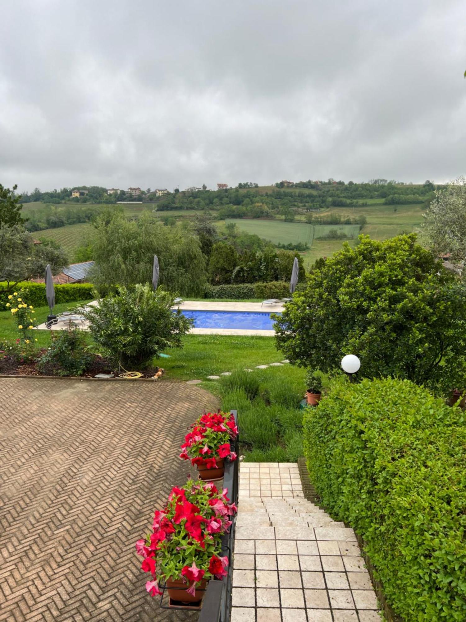 Bed and Breakfast Cascina Il Volo Moncalvo Exterior foto